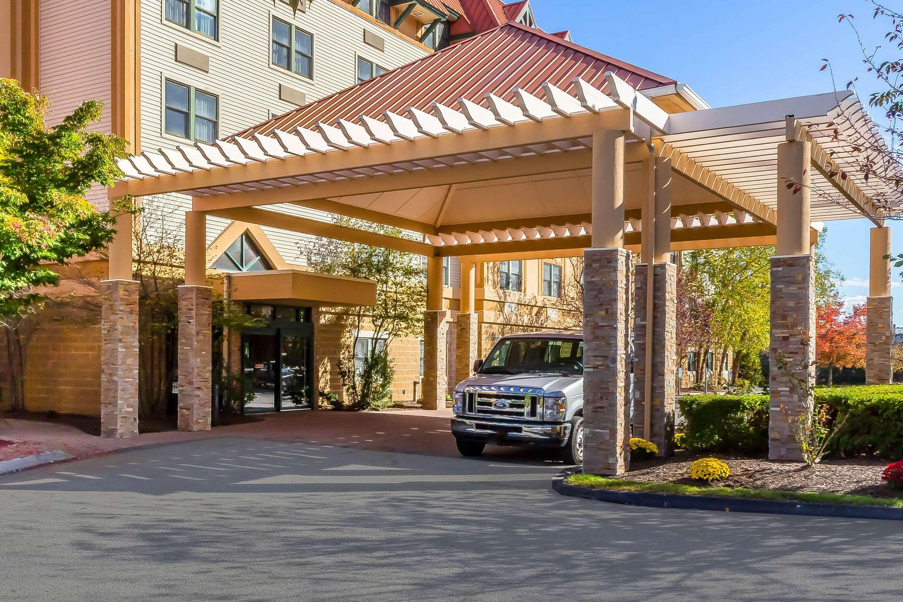 Comfort Suites Near Casinos Norwich Exterior foto
