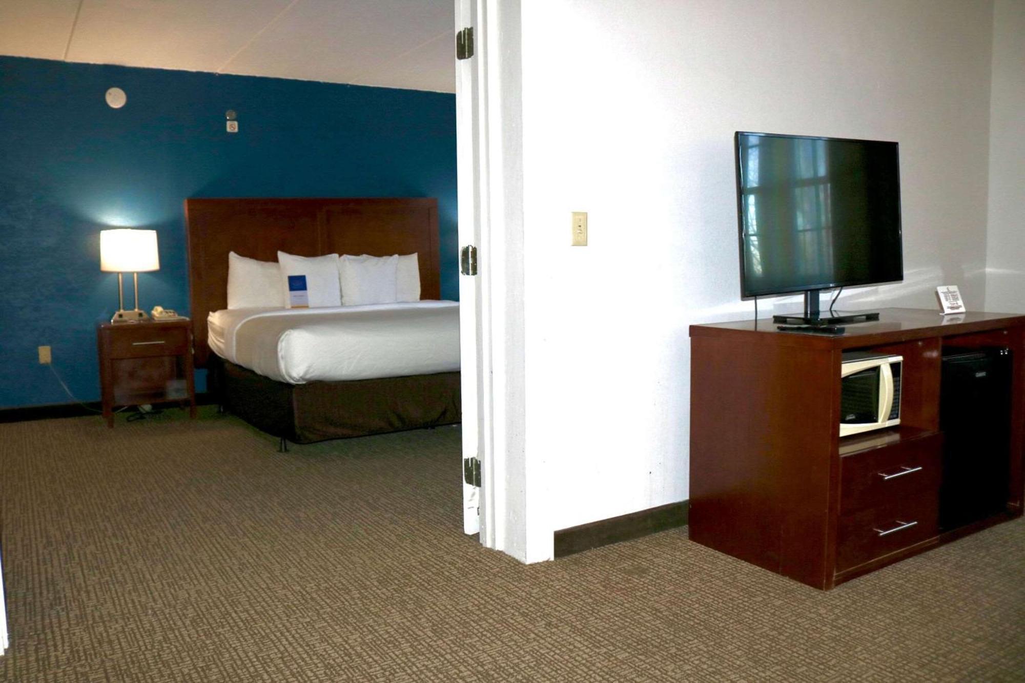 Comfort Suites Near Casinos Norwich Exterior foto